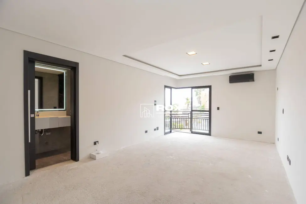 Sobrado com 3 quartos à venda, 169m2 em Vista Alegre, Curitiba - PR - imagem 3 Foto 3 de Sobrado com 3 quartos à venda, 169m2 em Vista Alegre, Curitiba - PR