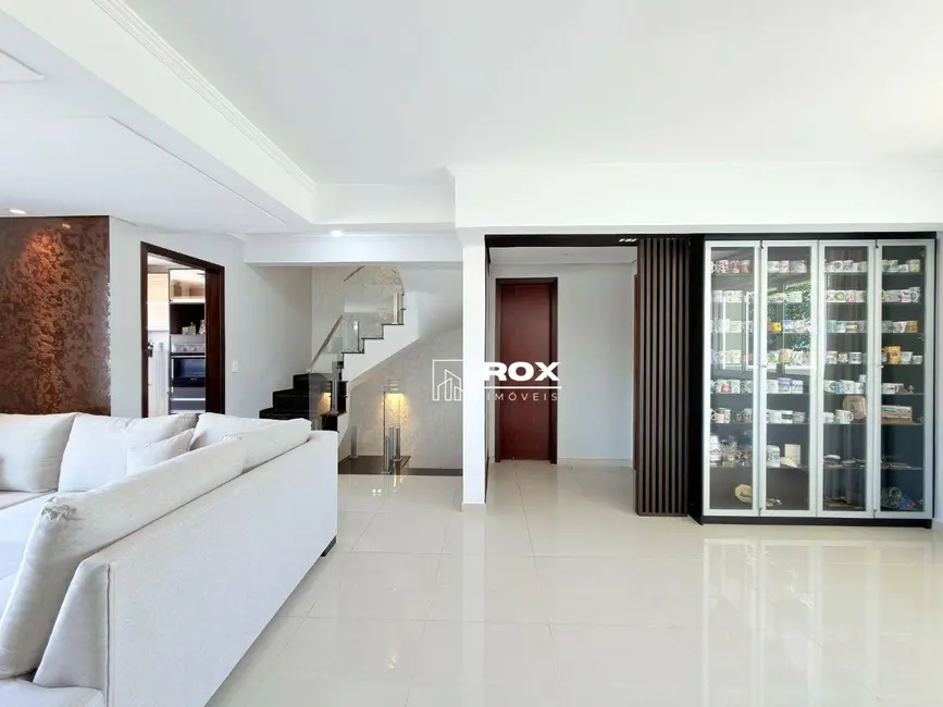 Sobrado com 3 quartos à venda, 117m2 em Santa Felicidade, Curitiba - PR - imagem 4 Foto 4 de Sobrado com 3 quartos à venda, 117m2 em Santa Felicidade, Curitiba - PR