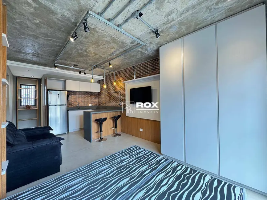 Foto 3 de Kitnet com 1 quarto para alugar, 62m2 em Água Verde, Curitiba - PR