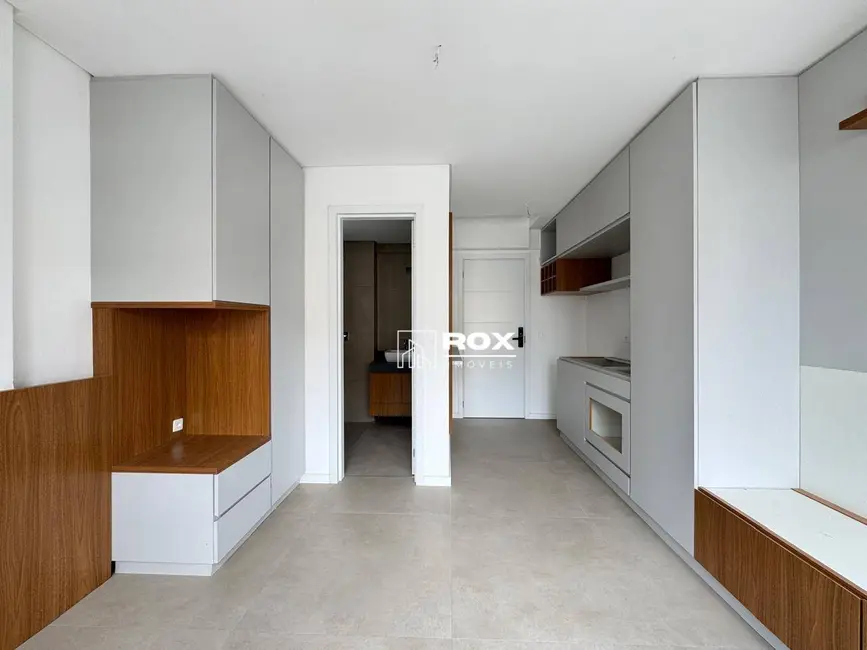 Kitnet com 1 quarto à venda, 43m2 em Água Verde, Curitiba - PR - imagem 2 Foto 2 de Kitnet com 1 quarto à venda, 43m2 em Água Verde, Curitiba - PR