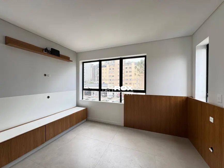 Kitnet com 1 quarto à venda, 43m2 em Água Verde, Curitiba - PR - imagem 9 Foto 9 de Kitnet com 1 quarto à venda, 43m2 em Água Verde, Curitiba - PR