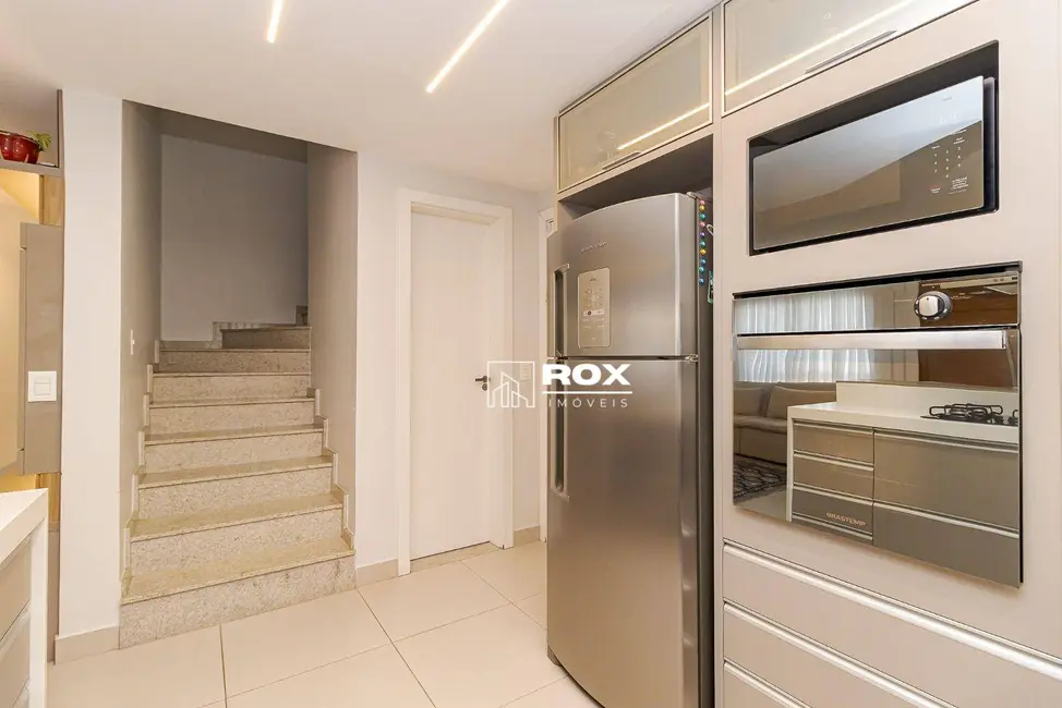 Sobrado com 3 quartos à venda, 143m2 em Santa Felicidade, Curitiba - PR - imagem 9 Foto 9 de Sobrado com 3 quartos à venda, 143m2 em Santa Felicidade, Curitiba - PR