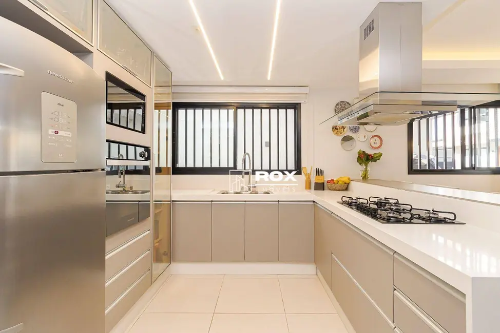 Sobrado com 3 quartos à venda, 143m2 em Santa Felicidade, Curitiba - PR - imagem 8 Foto 8 de Sobrado com 3 quartos à venda, 143m2 em Santa Felicidade, Curitiba - PR