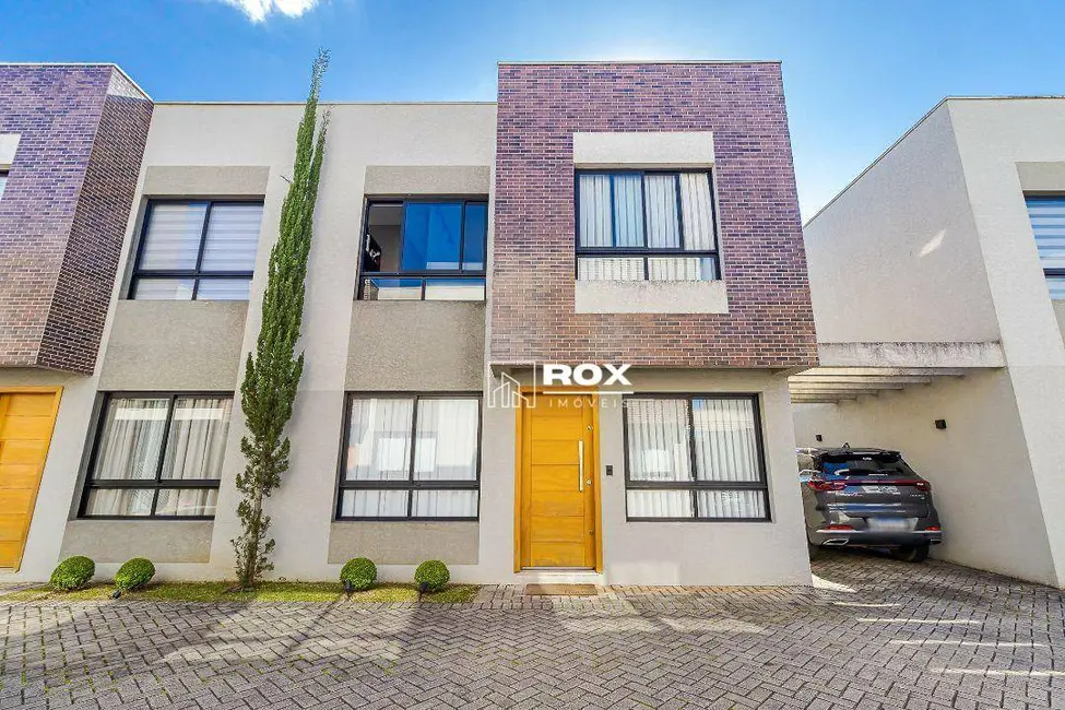 Sobrado com 3 quartos à venda, 143m2 em Santa Felicidade, Curitiba - PR - imagem 2 Foto 2 de Sobrado com 3 quartos à venda, 143m2 em Santa Felicidade, Curitiba - PR