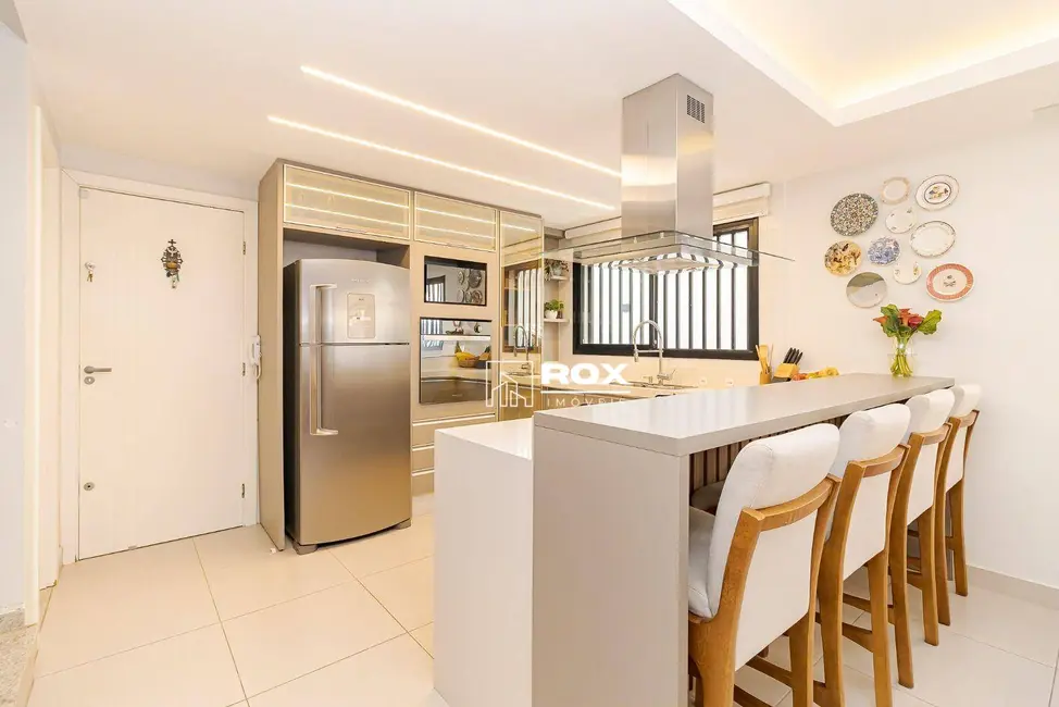 Sobrado com 3 quartos à venda, 143m2 em Santa Felicidade, Curitiba - PR - imagem 7 Foto 7 de Sobrado com 3 quartos à venda, 143m2 em Santa Felicidade, Curitiba - PR