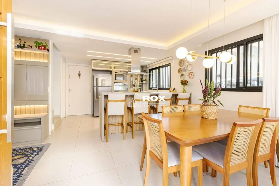 Sobrado com 3 quartos à venda, 143m2 em Santa Felicidade, Curitiba - PR - imagem 6 Foto 6 de Sobrado com 3 quartos à venda, 143m2 em Santa Felicidade, Curitiba - PR