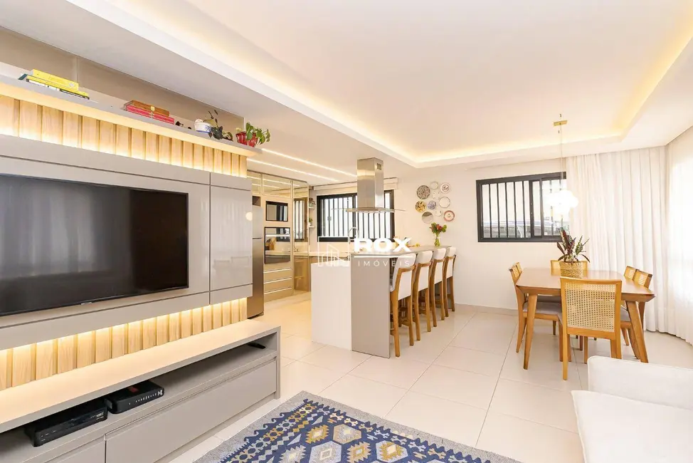 Sobrado com 3 quartos à venda, 143m2 em Santa Felicidade, Curitiba - PR - imagem 4 Foto 4 de Sobrado com 3 quartos à venda, 143m2 em Santa Felicidade, Curitiba - PR