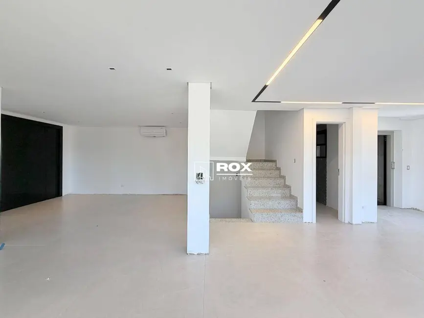 Foto 4 de Casa com 4 quartos para alugar, 367m2 em São Braz, Curitiba - PR