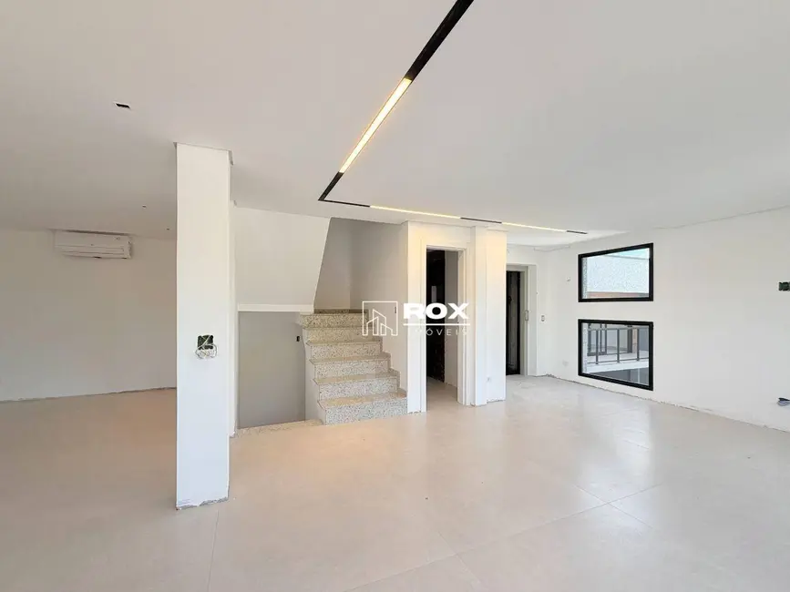 Foto 5 de Casa com 4 quartos para alugar, 367m2 em São Braz, Curitiba - PR