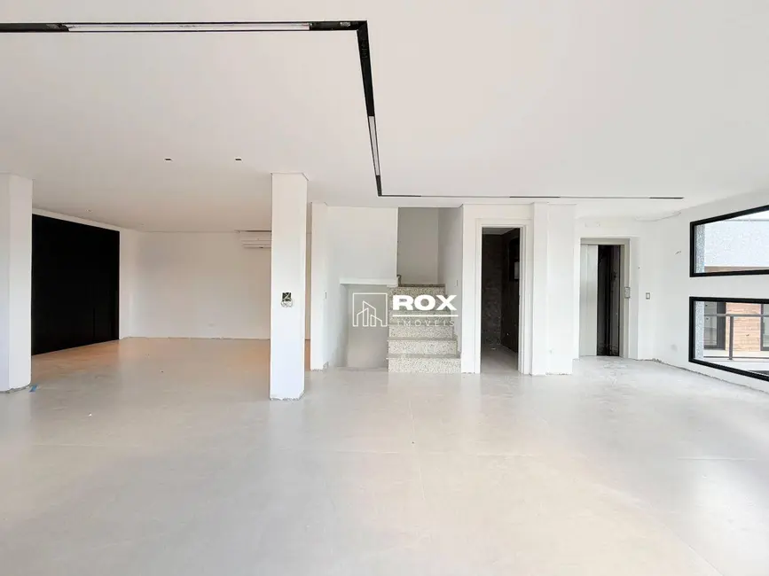 Casa com 4 quartos à venda, 367m2 em São Braz, Curitiba - PR - imagem 2 Foto 2 de Casa com 4 quartos à venda, 367m2 em São Braz, Curitiba - PR