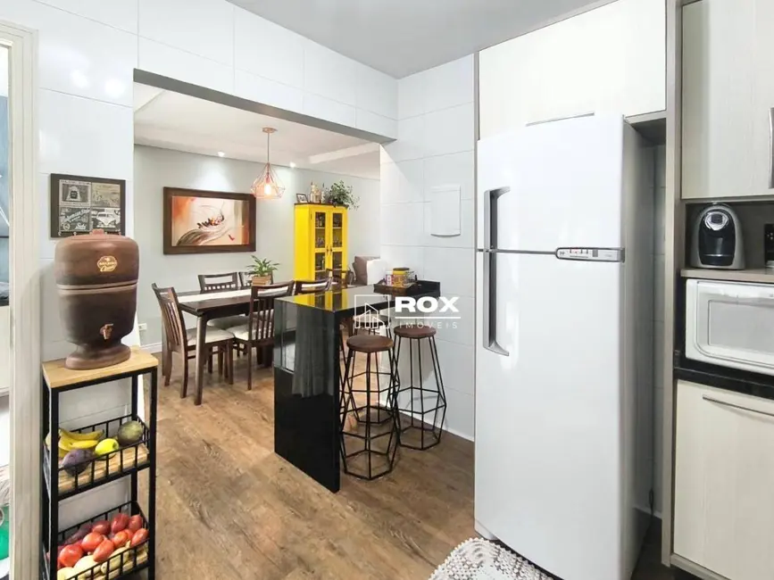 Sobrado com 3 quartos à venda, 114m2 em Santa Cândida, Curitiba - PR - imagem 5 Foto 5 de Sobrado com 3 quartos à venda, 114m2 em Santa Cândida, Curitiba - PR