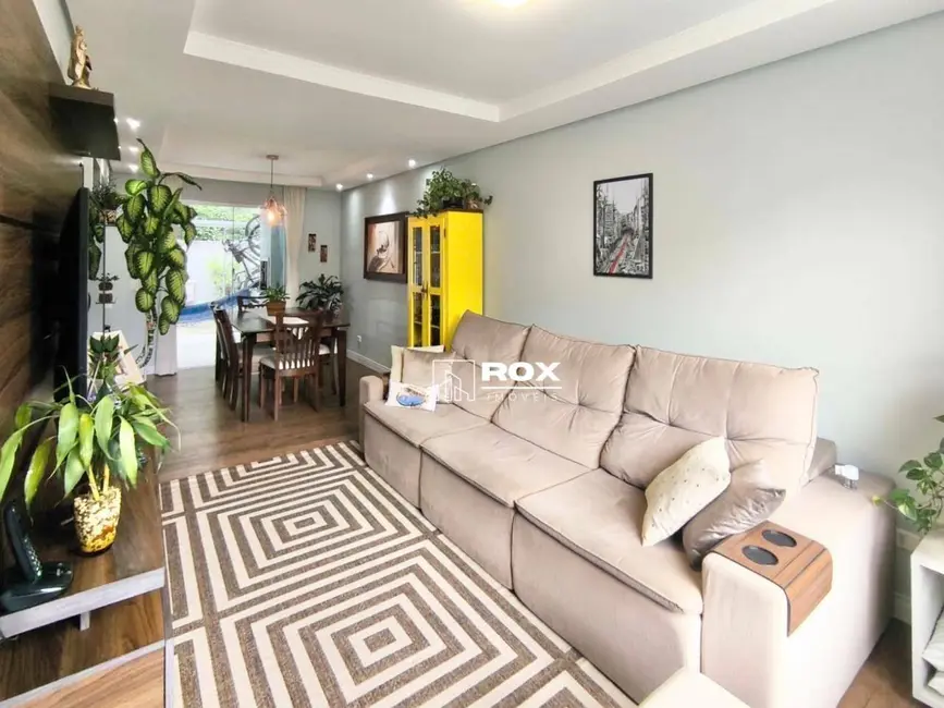 Sobrado com 3 quartos à venda, 114m2 em Santa Cândida, Curitiba - PR - imagem 1 Foto 1 de Sobrado com 3 quartos à venda, 114m2 em Santa Cândida, Curitiba - PR