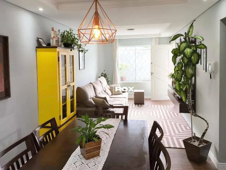 Sobrado com 3 quartos à venda, 114m2 em Santa Cândida, Curitiba - PR - imagem 2 Foto 2 de Sobrado com 3 quartos à venda, 114m2 em Santa Cândida, Curitiba - PR