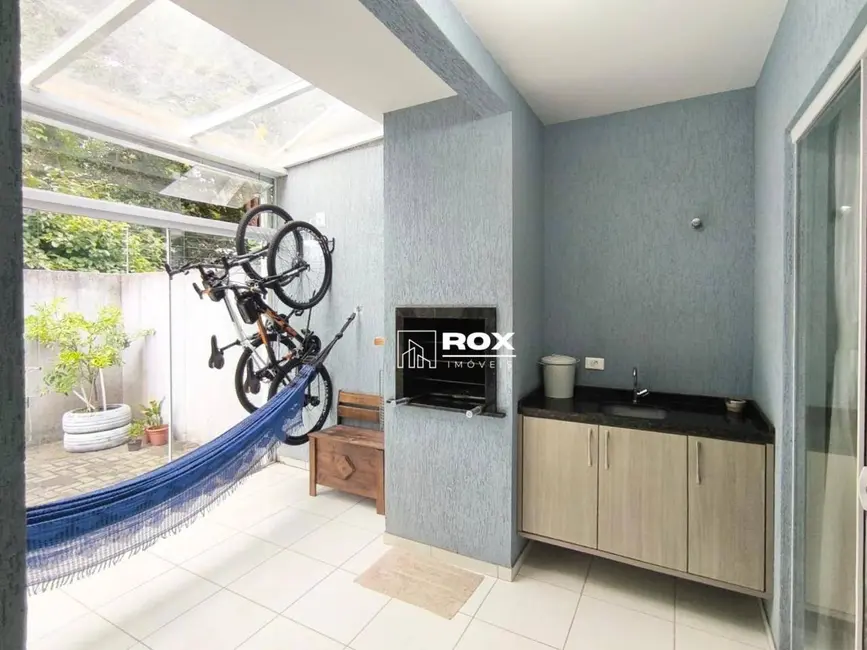 Sobrado com 3 quartos à venda, 114m2 em Santa Cândida, Curitiba - PR - imagem 4 Foto 4 de Sobrado com 3 quartos à venda, 114m2 em Santa Cândida, Curitiba - PR