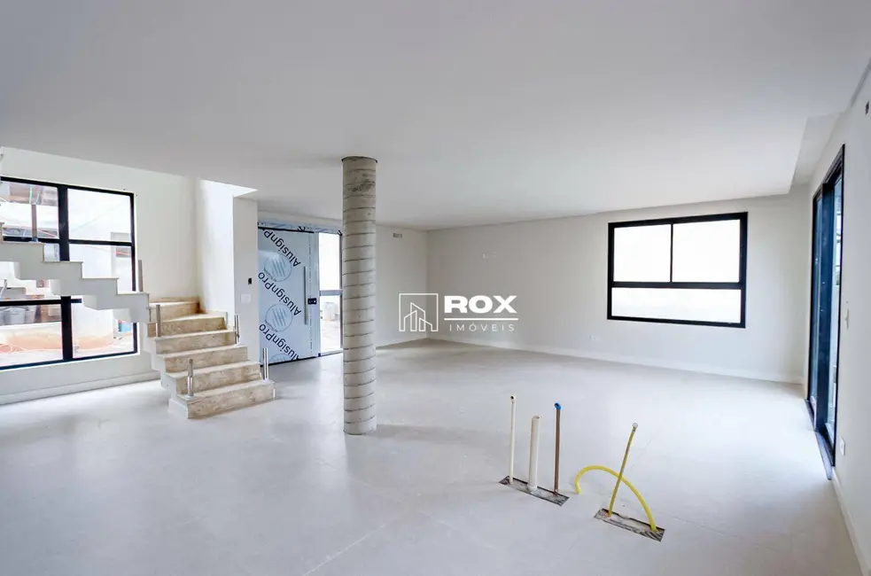 Foto 3 de Sobrado com 3 quartos para alugar, 135m2 em Mercês, Curitiba - PR