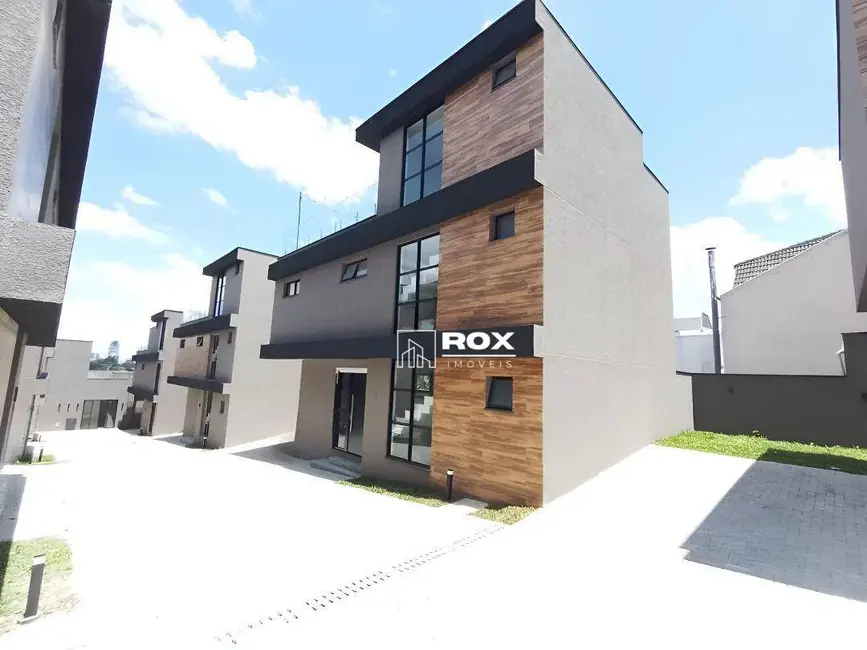 Foto 1 de Sobrado com 3 quartos para alugar, 135m2 em Mercês, Curitiba - PR