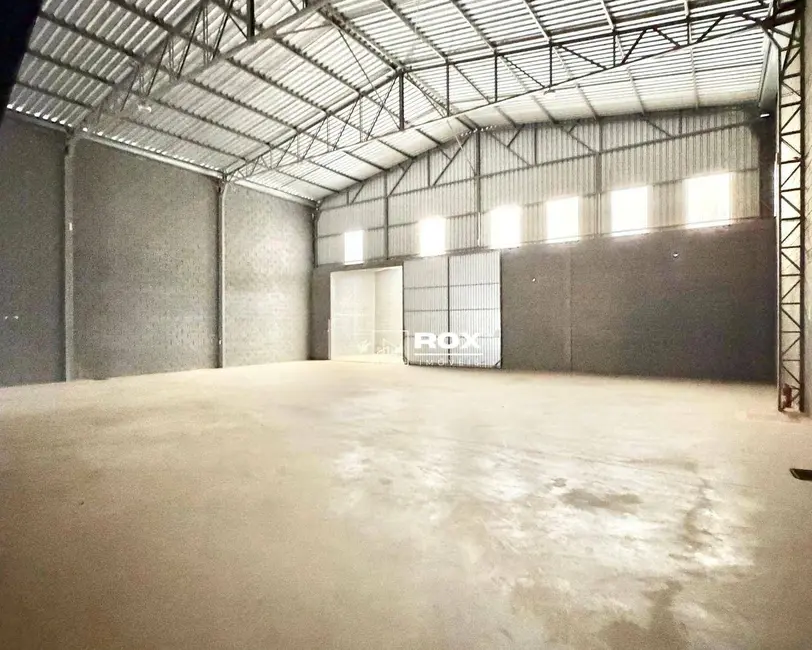 Foto 3 de Armazém / Galpão para alugar, 412m2 em Mauá, Colombo - PR