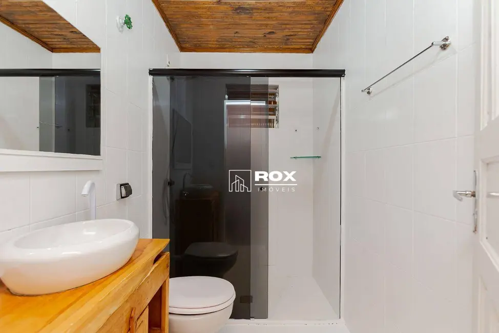 Casa com 3 quartos para alugar, 428m2 em Pinheirinho, Curitiba - PR - imagem 8 Foto 8 de Casa com 3 quartos para alugar, 428m2 em Pinheirinho, Curitiba - PR