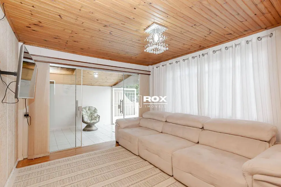 Casa com 3 quartos para alugar, 428m2 em Pinheirinho, Curitiba - PR - imagem 3 Foto 3 de Casa com 3 quartos para alugar, 428m2 em Pinheirinho, Curitiba - PR