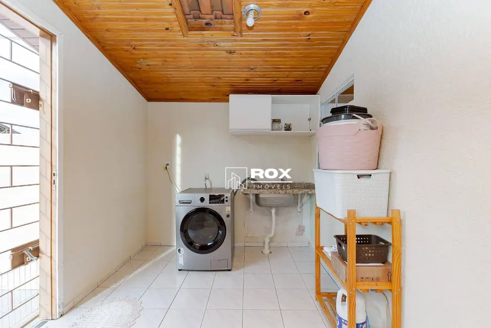 Casa com 3 quartos para alugar, 428m2 em Pinheirinho, Curitiba - PR - imagem 7 Foto 7 de Casa com 3 quartos para alugar, 428m2 em Pinheirinho, Curitiba - PR