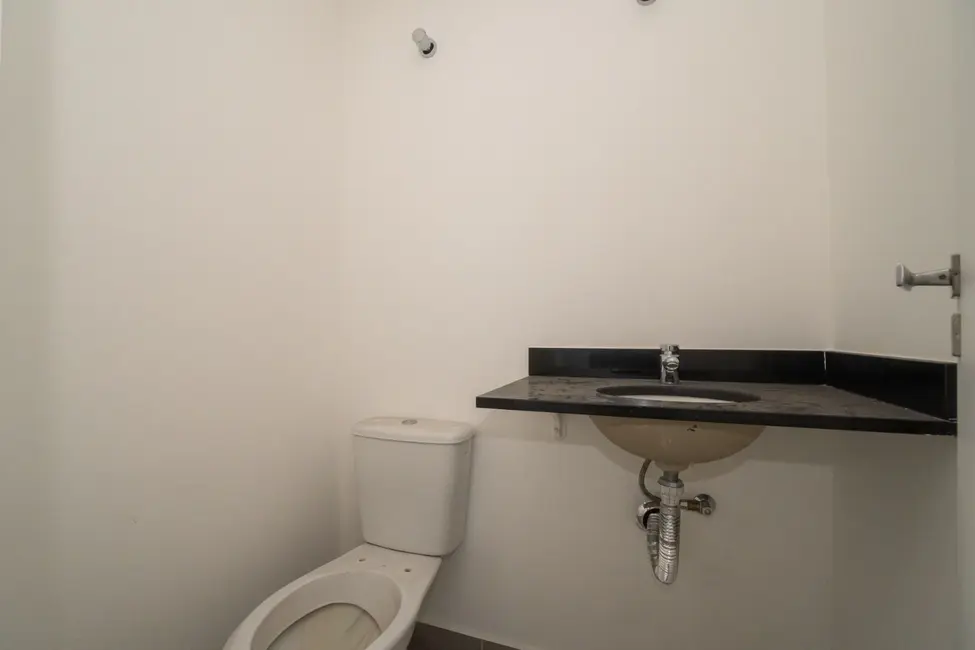 Sala Comercial à venda, 100m2 em Centro, Curitiba - PR - imagem 8 Foto 8 de Sala Comercial à venda, 100m2 em Centro, Curitiba - PR