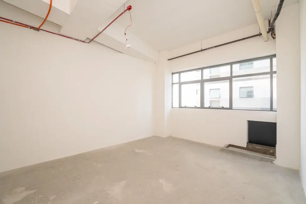 Sala Comercial à venda, 100m2 em Centro, Curitiba - PR - imagem 4 Foto 4 de Sala Comercial à venda, 100m2 em Centro, Curitiba - PR