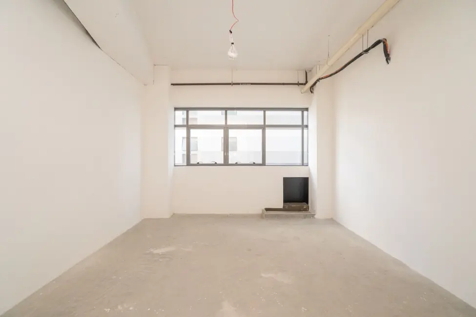 Sala Comercial à venda, 100m2 em Centro, Curitiba - PR - imagem 3 Foto 3 de Sala Comercial à venda, 100m2 em Centro, Curitiba - PR