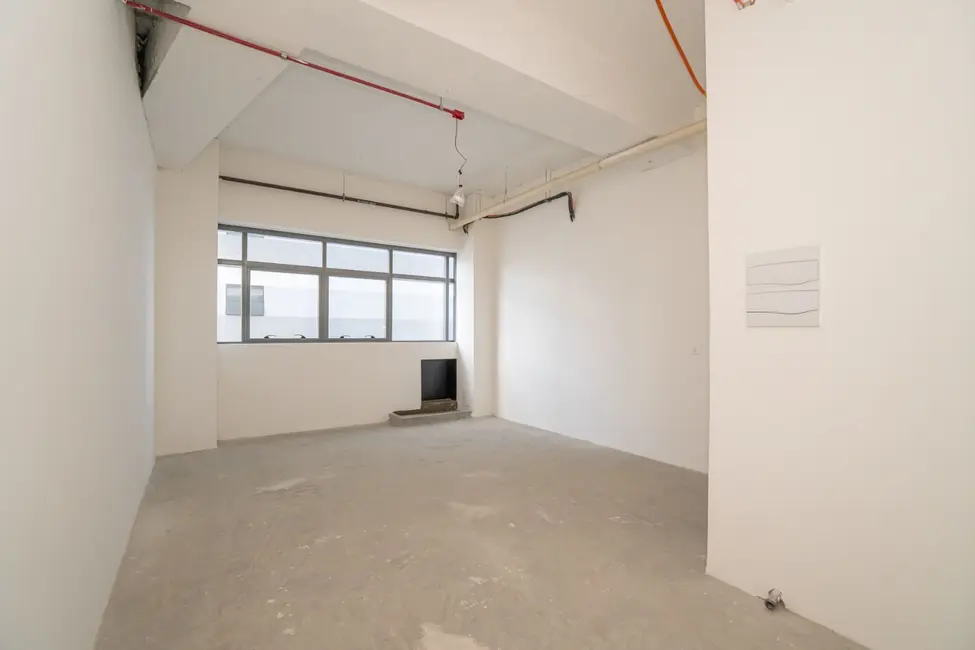 Sala Comercial à venda, 100m2 em Centro, Curitiba - PR - imagem 2 Foto 2 de Sala Comercial à venda, 100m2 em Centro, Curitiba - PR