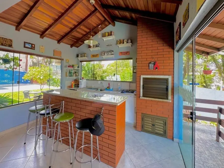 Casa com 4 quartos para alugar, 426m2 em Portão, Curitiba - PR - imagem 4 Foto 4 de Casa com 4 quartos para alugar, 426m2 em Portão, Curitiba - PR