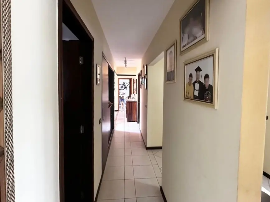 Casa com 4 quartos para alugar, 426m2 em Portão, Curitiba - PR - imagem 2 Foto 2 de Casa com 4 quartos para alugar, 426m2 em Portão, Curitiba - PR