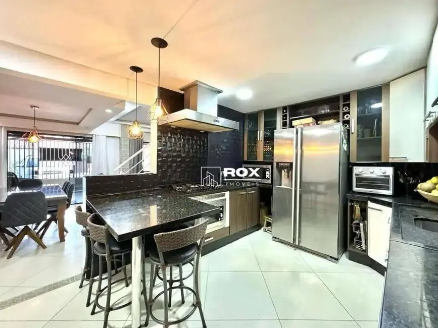 Casa com 3 quartos à venda, 198m2 em Alto Boqueirão, Curitiba - PR - imagem 4 Foto 4 de Casa com 3 quartos à venda, 198m2 em Alto Boqueirão, Curitiba - PR