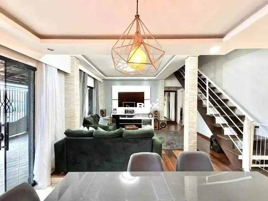 Casa com 3 quartos à venda, 198m2 em Alto Boqueirão, Curitiba - PR - imagem 1 Foto 1 de Casa com 3 quartos à venda, 198m2 em Alto Boqueirão, Curitiba - PR