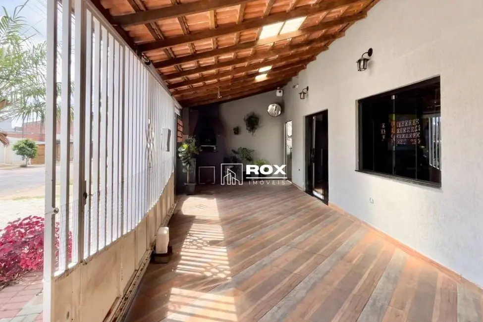 Casa com 3 quartos à venda, 198m2 em Alto Boqueirão, Curitiba - PR - imagem 2 Foto 2 de Casa com 3 quartos à venda, 198m2 em Alto Boqueirão, Curitiba - PR