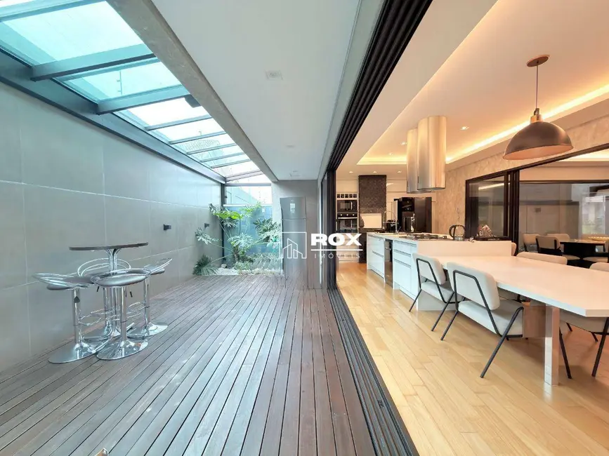 Foto 2 de Casa de Condomínio com 4 quartos à venda, 205m2 em Santo Inácio, Curitiba - PR