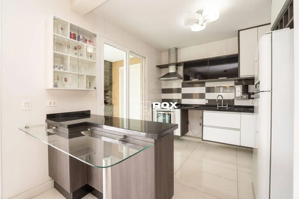 Apartamento com 3 quartos para alugar, 224m2 em Água Verde, Curitiba - PR - imagem 8 Foto 8 de Apartamento com 3 quartos para alugar, 224m2 em Água Verde, Curitiba - PR