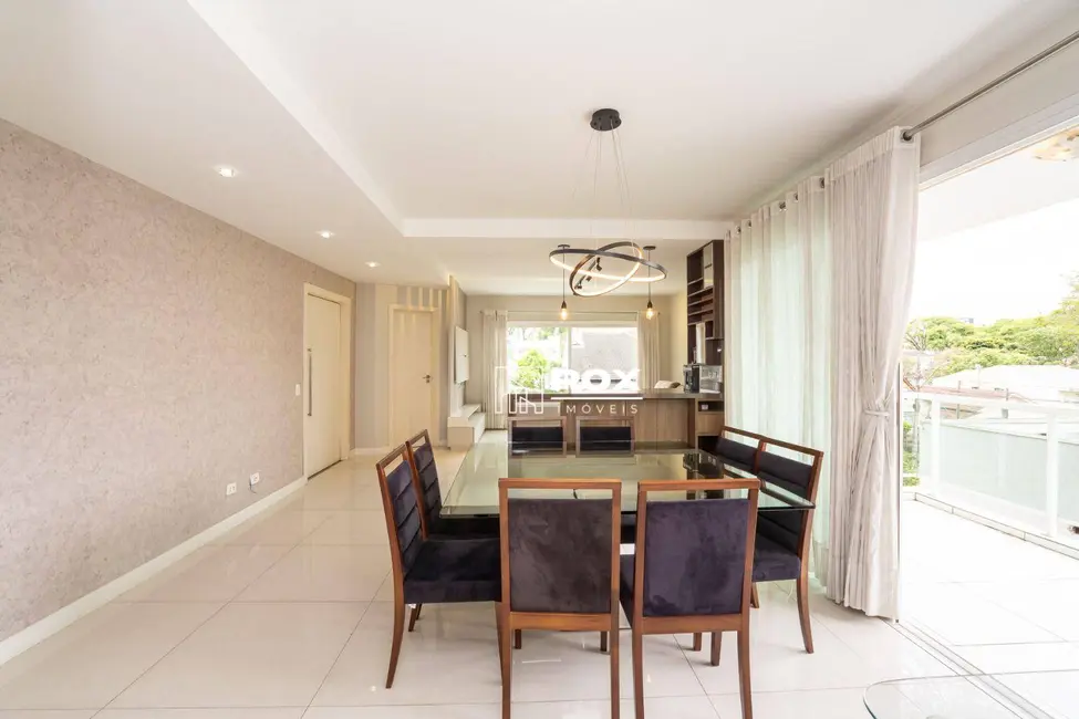 Apartamento com 3 quartos para alugar, 224m2 em Água Verde, Curitiba - PR - imagem 5 Foto 5 de Apartamento com 3 quartos para alugar, 224m2 em Água Verde, Curitiba - PR