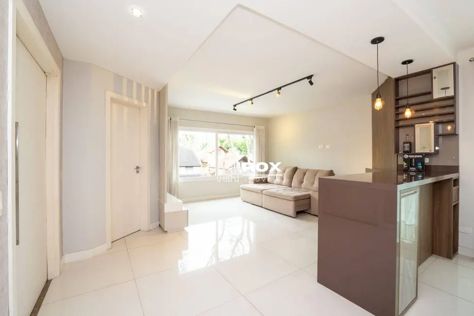 Apartamento com 3 quartos para alugar, 224m2 em Água Verde, Curitiba - PR - imagem 2 Foto 2 de Apartamento com 3 quartos para alugar, 224m2 em Água Verde, Curitiba - PR