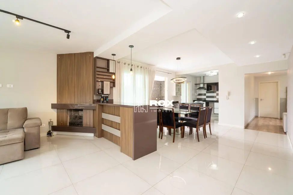 Apartamento com 3 quartos para alugar, 224m2 em Água Verde, Curitiba - PR - imagem 4 Foto 4 de Apartamento com 3 quartos para alugar, 224m2 em Água Verde, Curitiba - PR