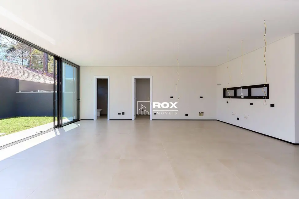Casa de Condomínio com 3 quartos à venda, 200m2 em Santa Felicidade, Curitiba - PR - imagem 4 Foto 4 de Casa de Condomínio com 3 quartos à venda, 200m2 em Santa Felicidade, Curitiba - PR