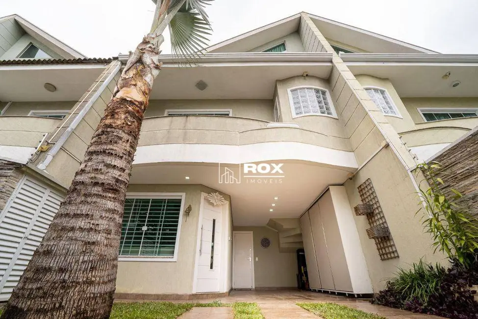 Foto 2 de Sobrado com 3 quartos para alugar, 120m2 em Água Verde, Curitiba - PR