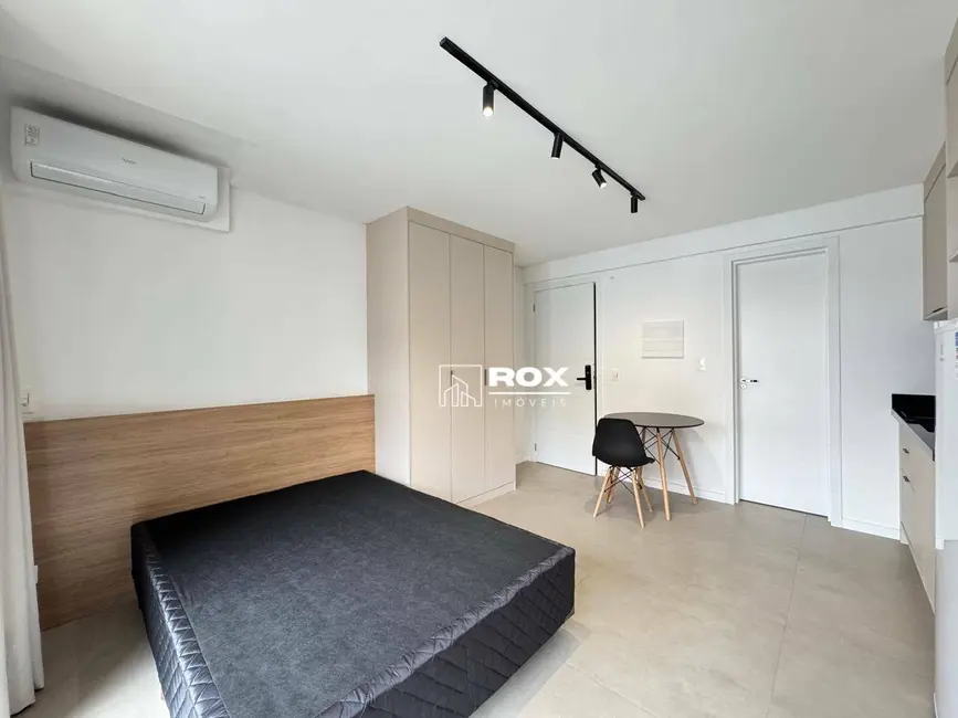 Kitnet com 1 quarto para alugar, 51m2 em Água Verde, Curitiba - PR - imagem 3 Foto 3 de Kitnet com 1 quarto para alugar, 51m2 em Água Verde, Curitiba - PR