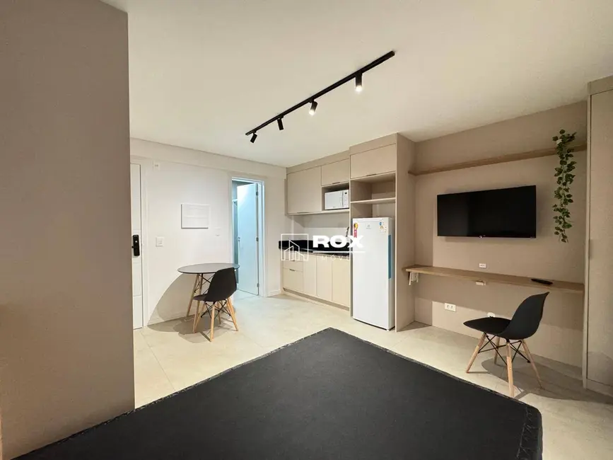Kitnet com 1 quarto para alugar, 51m2 em Água Verde, Curitiba - PR - imagem 4 Foto 4 de Kitnet com 1 quarto para alugar, 51m2 em Água Verde, Curitiba - PR