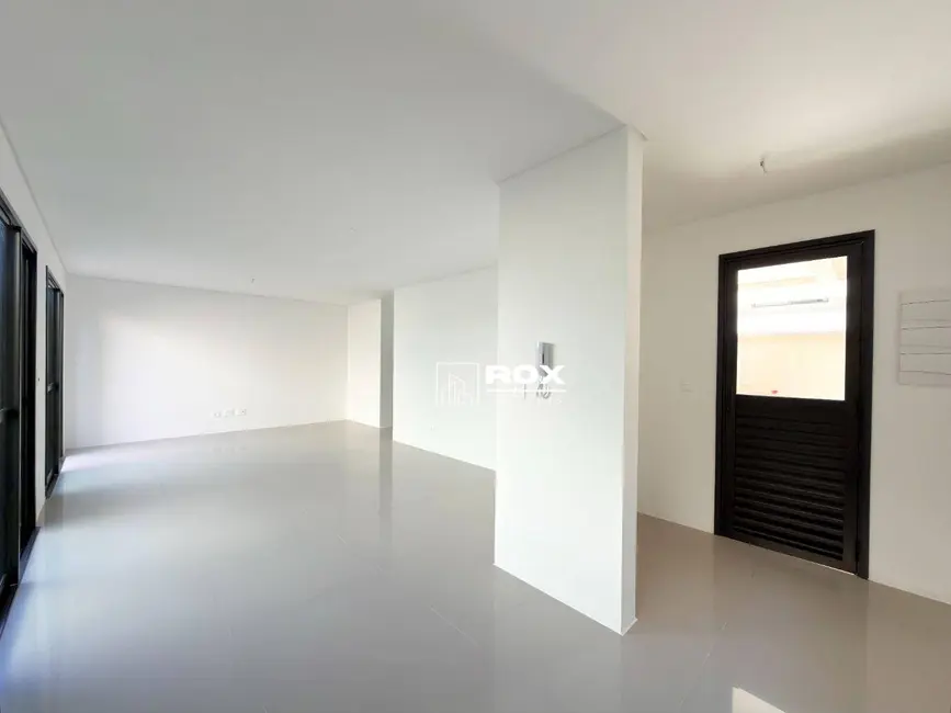 Sobrado com 3 quartos à venda, 182m2 em Santa Felicidade, Curitiba - PR - imagem 5 Foto 5 de Sobrado com 3 quartos à venda, 182m2 em Santa Felicidade, Curitiba - PR