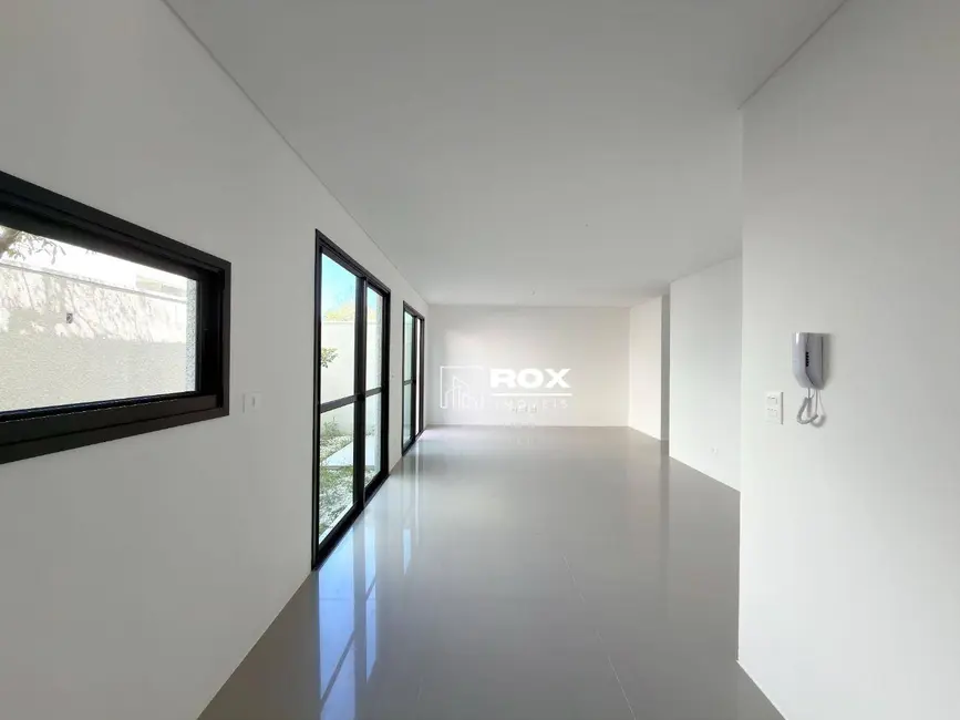 Sobrado com 3 quartos à venda, 182m2 em Santa Felicidade, Curitiba - PR - imagem 4 Foto 4 de Sobrado com 3 quartos à venda, 182m2 em Santa Felicidade, Curitiba - PR