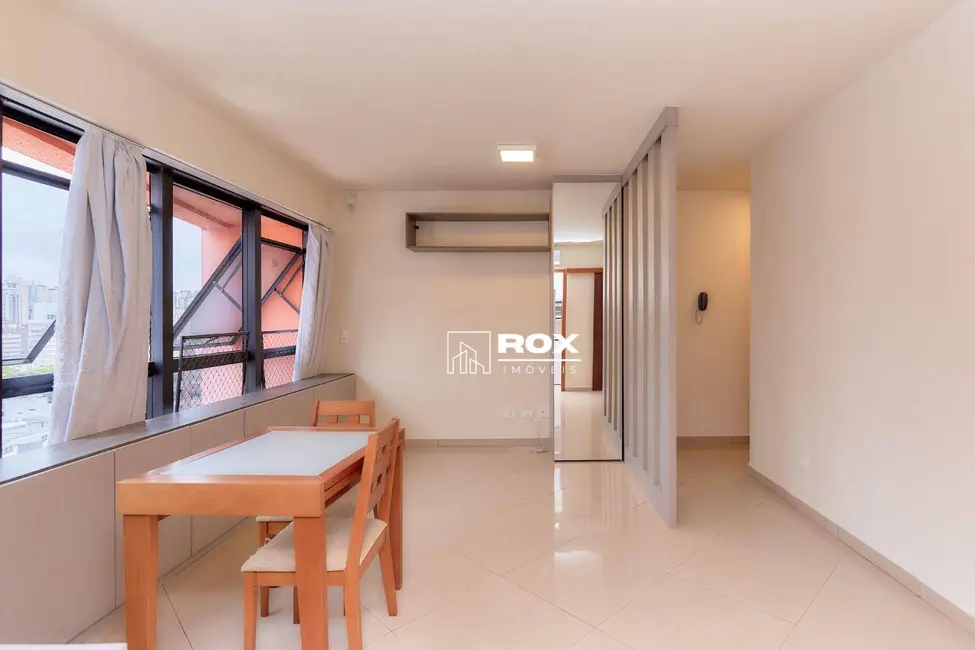 Kitnet com 1 quarto à venda, 48m2 em Mercês, Curitiba - PR - imagem 2 Foto 2 de Kitnet com 1 quarto à venda, 48m2 em Mercês, Curitiba - PR