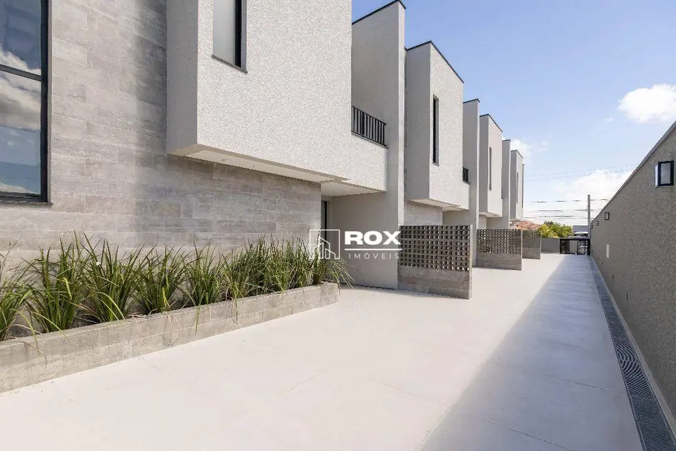 Sobrado com 3 quartos à venda, 162m2 em São Braz, Curitiba - PR - imagem 2 Foto 2 de Sobrado com 3 quartos à venda, 162m2 em São Braz, Curitiba - PR