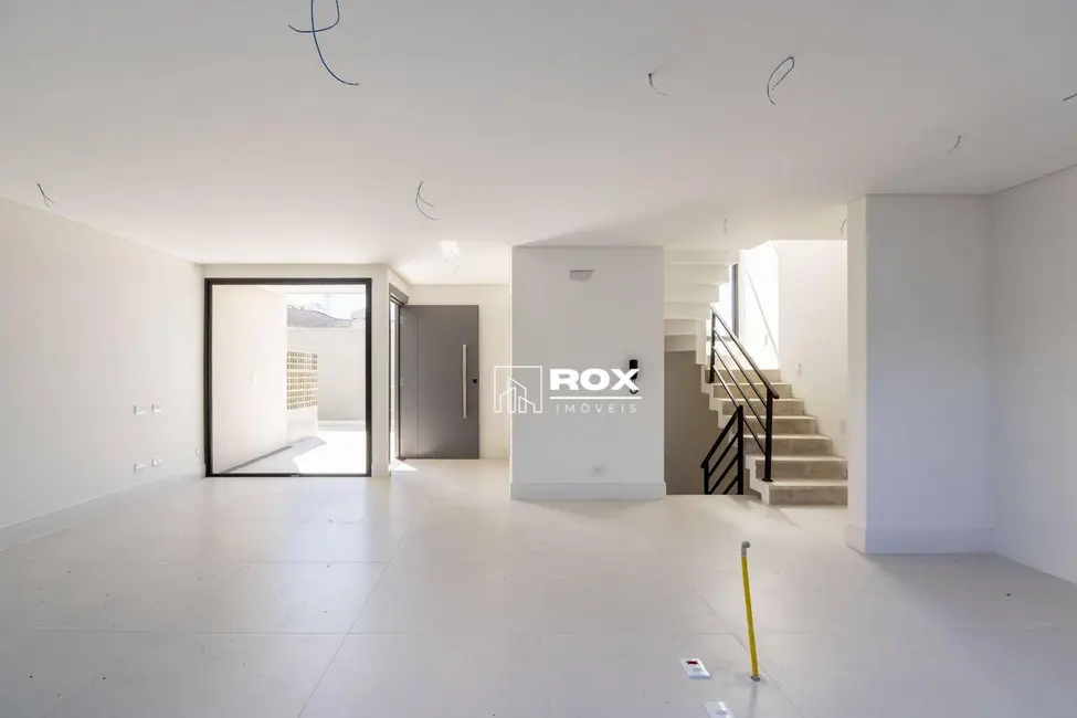 Sobrado com 3 quartos à venda, 162m2 em São Braz, Curitiba - PR - imagem 6 Foto 6 de Sobrado com 3 quartos à venda, 162m2 em São Braz, Curitiba - PR