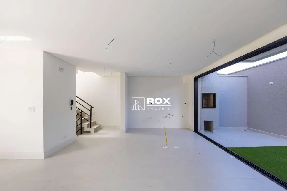 Sobrado com 3 quartos à venda, 162m2 em São Braz, Curitiba - PR - imagem 3 Foto 3 de Sobrado com 3 quartos à venda, 162m2 em São Braz, Curitiba - PR