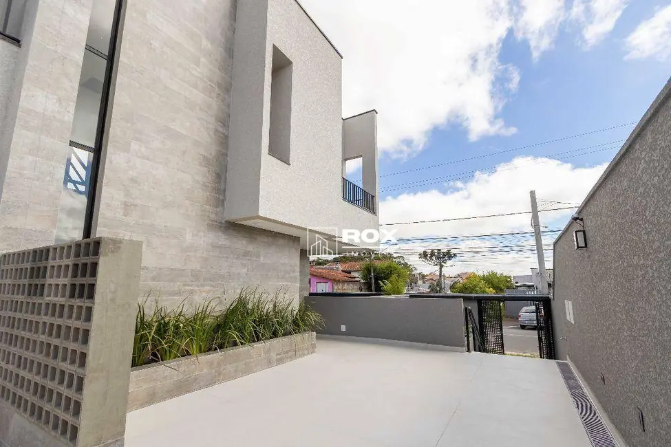 Sobrado com 3 quartos à venda, 199m2 em São Braz, Curitiba - PR - imagem 2 Foto 2 de Sobrado com 3 quartos à venda, 199m2 em São Braz, Curitiba - PR