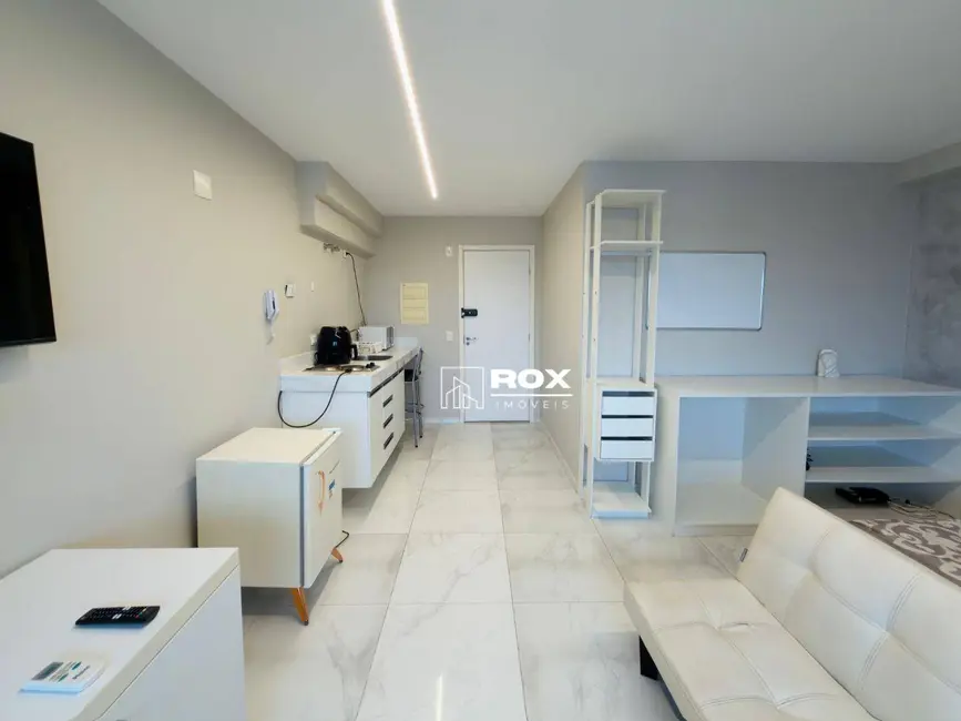 Foto 2 de Kitnet com 1 quarto para alugar, 44m2 em Centro Cívico, Curitiba - PR